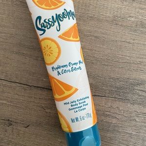 Sassyooma jelly exfoliating body scrub